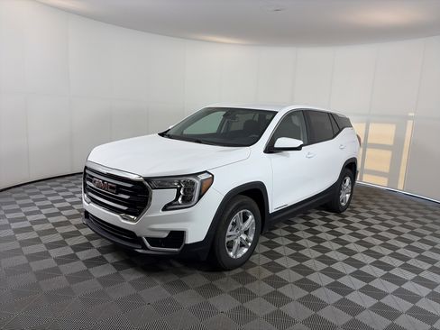 Used 2023 GMC Terrain SLE FWD image 2