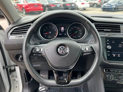 Used 2020 Volkswagen Tiguan SE image 15