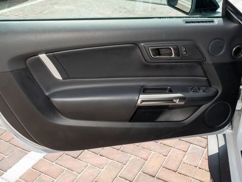 Used 2022 Ford Mustang Shelby GT500 w/ Technology Package image 15