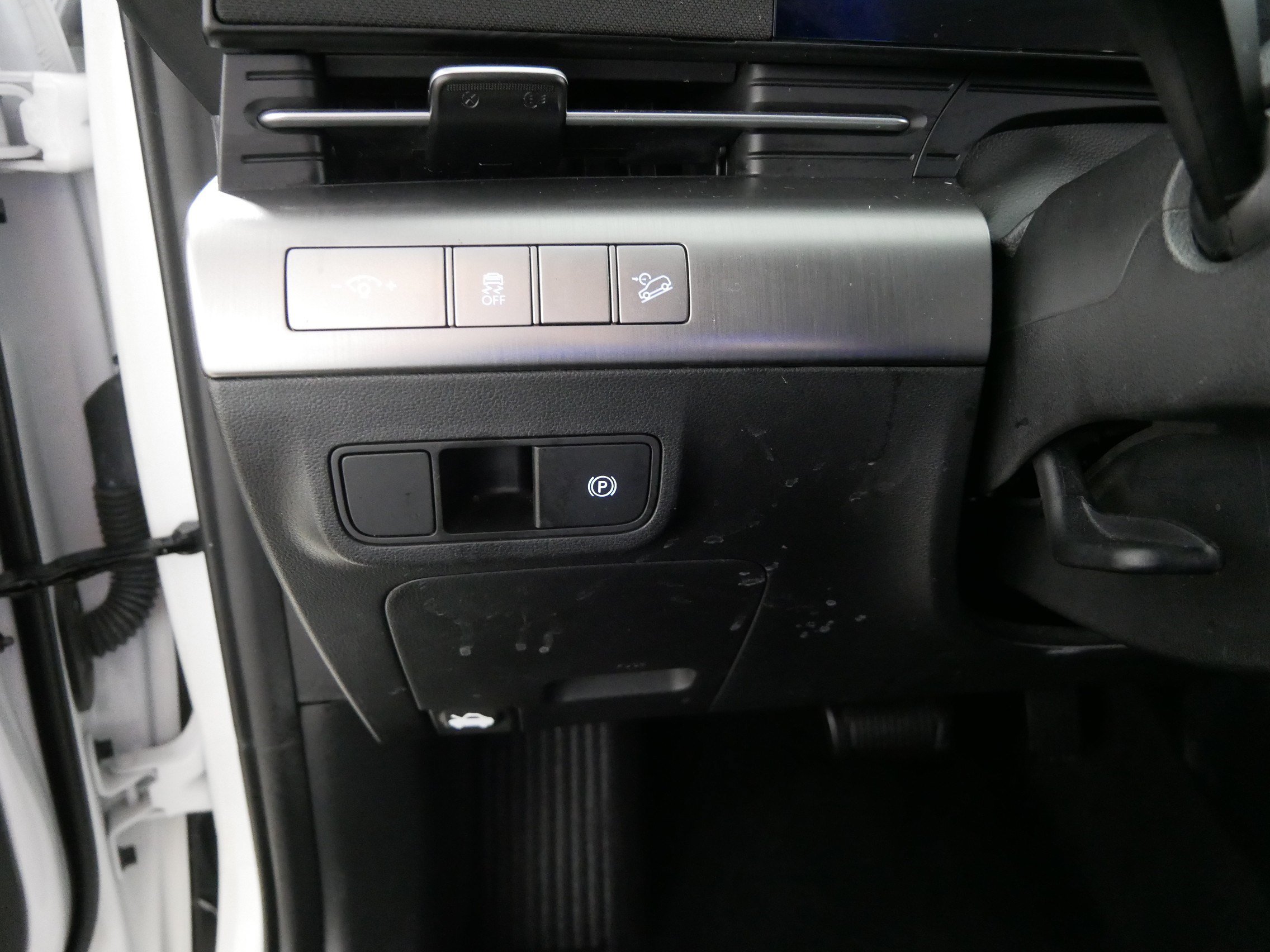Certified 2025 Hyundai Kona SEL AWD/4WD image 26
