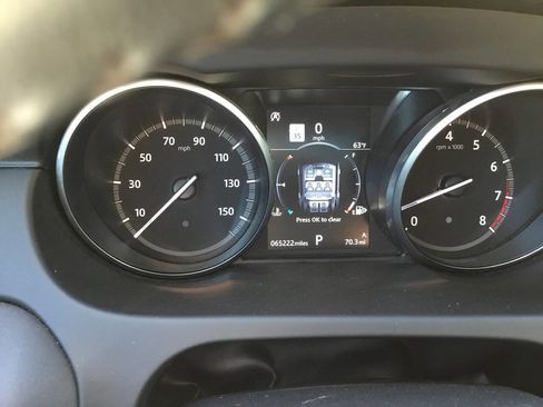 Used 2018 Land Rover Discovery Sport HSE image 37