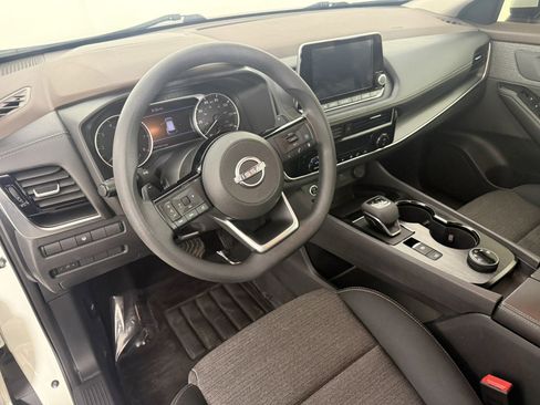 Used 2023 Nissan Rogue SV image 15