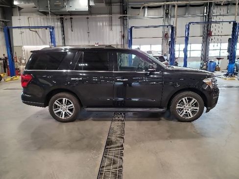 Used 2024 Ford Expedition Limited AWD/4WD image 8