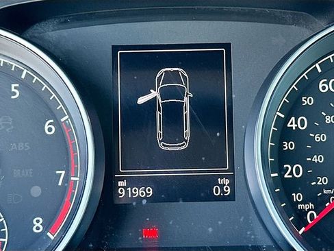 Used 2017 Volkswagen Golf Alltrack S image 12