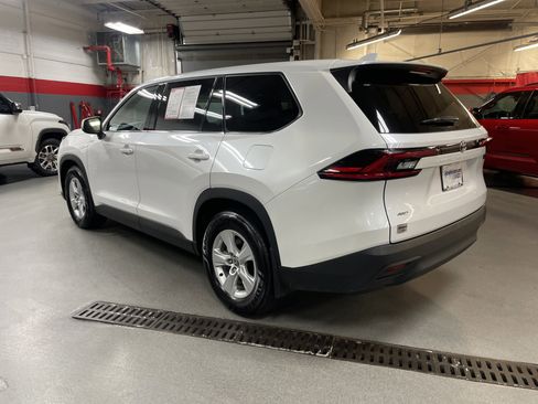 Certified 2025 Toyota Grand Highlander LE image 8