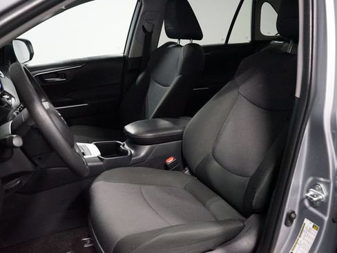 Used 2025 Toyota RAV4 XLE FWD image 6