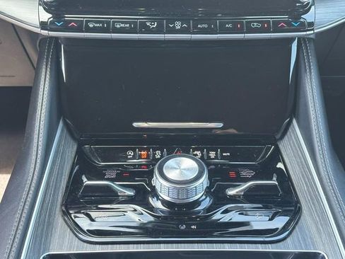 Used 2023 Jeep Wagoneer L Series III w/ Preferred Equipment Group image 16