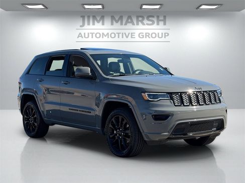 Used 2022 Jeep Grand Cherokee Laredo X image 8