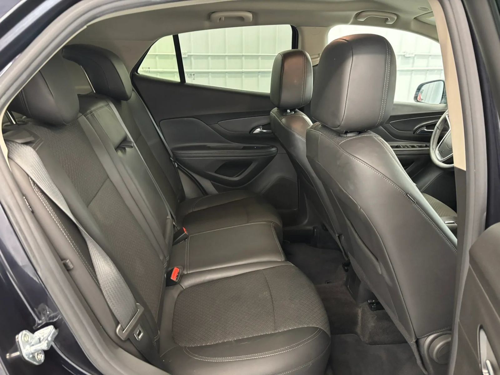 Used 2022 Buick Encore Preferred AWD/4WD image 31