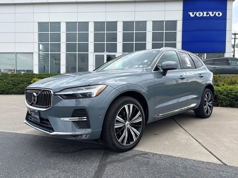 Certified 2023 Volvo XC60 B5 Plus AWD/4WD image 2