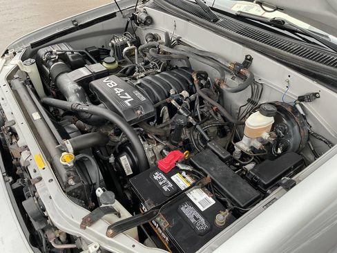 Used 2007 Toyota Sequoia SR5 image 37