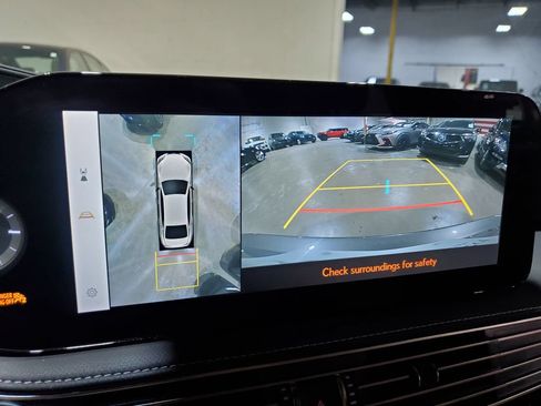 Used 2023 Lexus LS 500 w/ Interior Upgrade Package RWD image 34