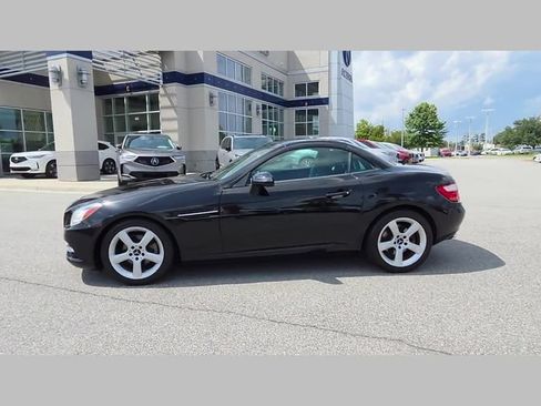Used 2015 Mercedes-Benz SLK 250 w/ Premium Package image 17