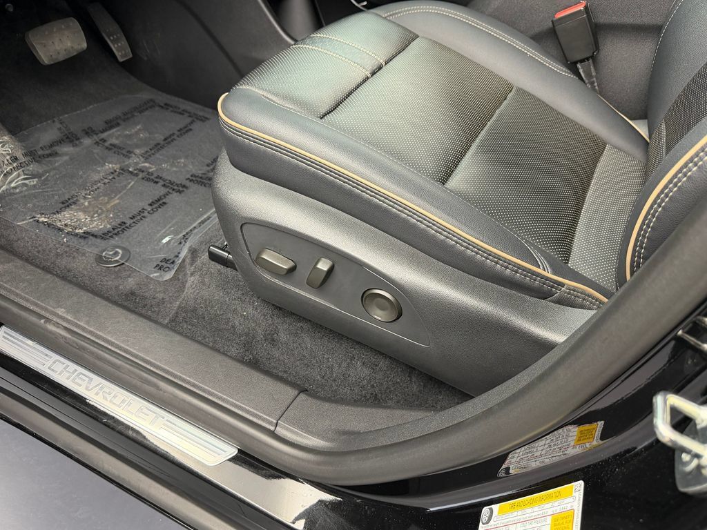 Used 2025 Chevrolet Traverse High Country FWD image 63
