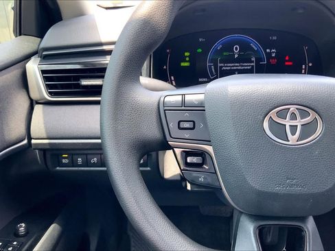 Used 2025 Toyota Camry LE w/ Convenience Package FWD image 23