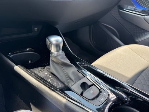 Used 2021 Toyota C-HR XLE FWD image 23