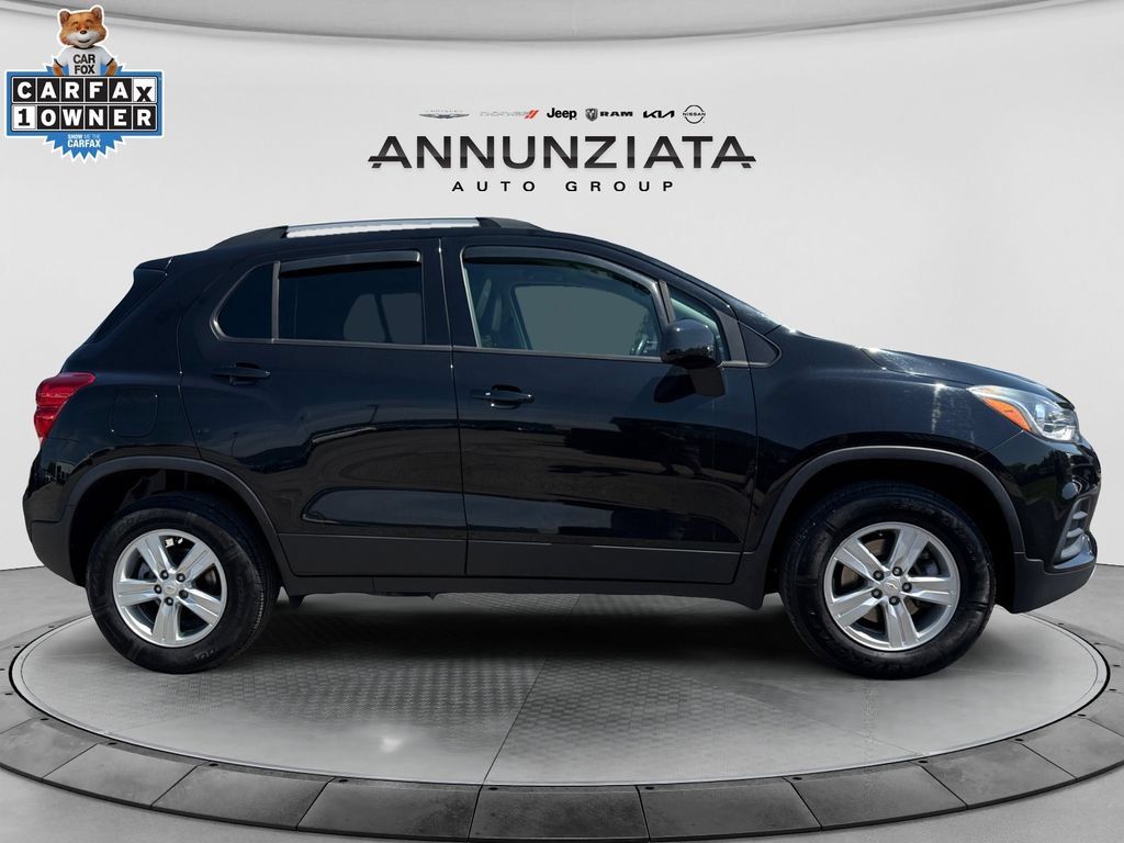 Used 2021 Chevrolet Trax LT w/ Premium Seat Package AWD/4WD image 6