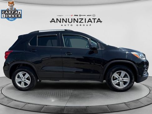 Used 2021 Chevrolet Trax LT w/ Premium Seat Package AWD/4WD image 6