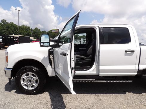 Used 2025 Ford F250 XLT w/ FX4 Off-Road Package AWD/4WD image 13