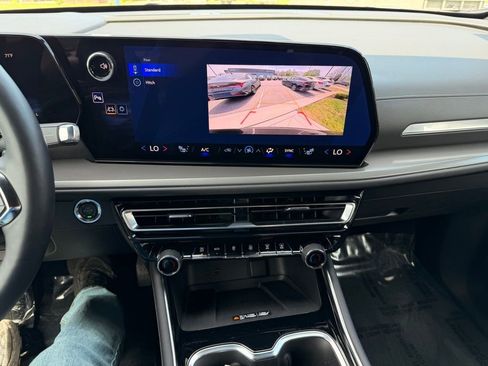 Used 2026 Chevrolet Traverse LT image 21