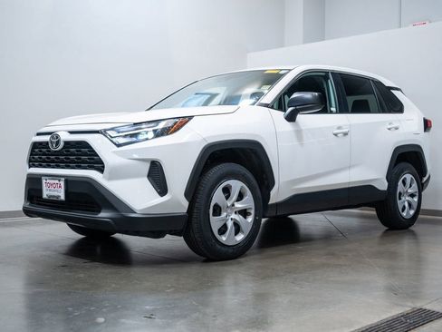 Used 2024 Toyota RAV4 LE AWD/4WD image 3
