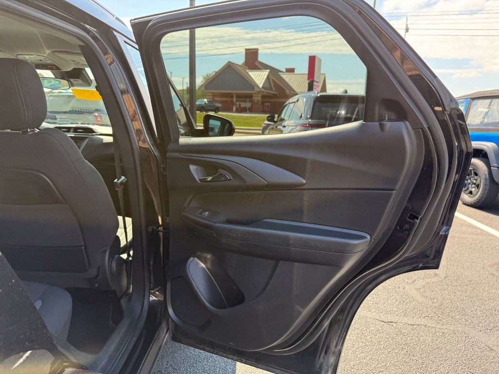 Used 2023 Chevrolet TrailBlazer LT AWD/4WD image 8