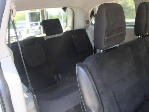 Used 2020 Dodge Grand Caravan SE FWD image 10