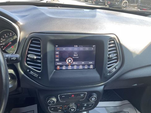 Used 2019 Jeep Compass Latitude w/ Popular Equipment Group AWD/4WD image 15