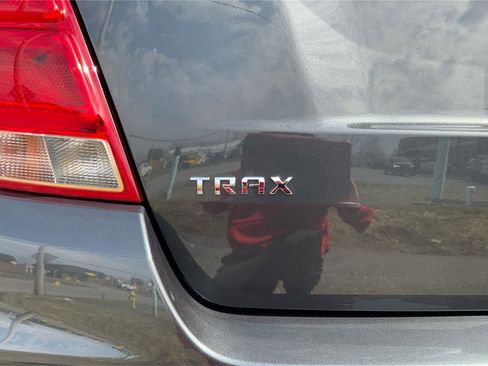 Used 2018 Chevrolet Trax LT w/ LT Convenience Package image 24