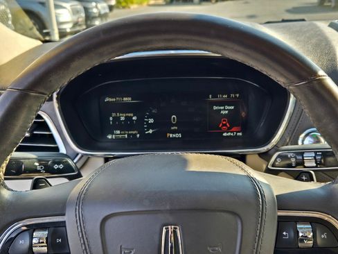 Used 2017 Lincoln Continental Select w/ Climate Package image 28