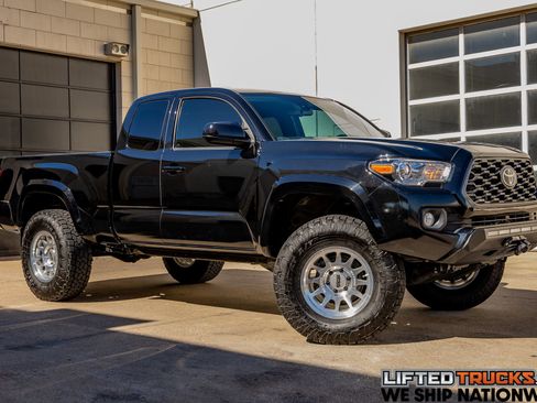 Used 2021 Toyota Tacoma SR5 image 1