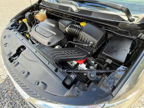 Used 2020 Chrysler Pacifica Touring-L FWD image 5