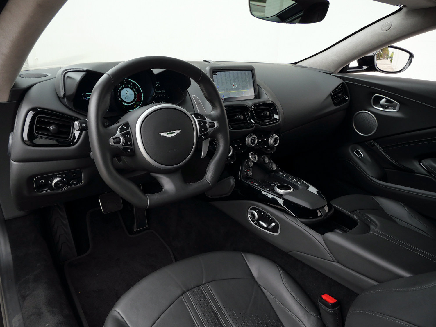 Used 2020 Aston Martin V8 Vantage Coupe RWD image 3
