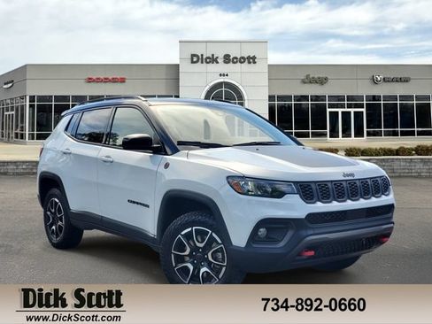 Used 2026 Jeep Compass Trailhawk AWD/4WD image 1