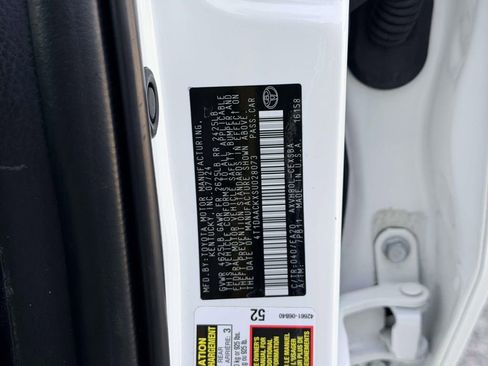 Used 2025 Toyota Camry SE image 27