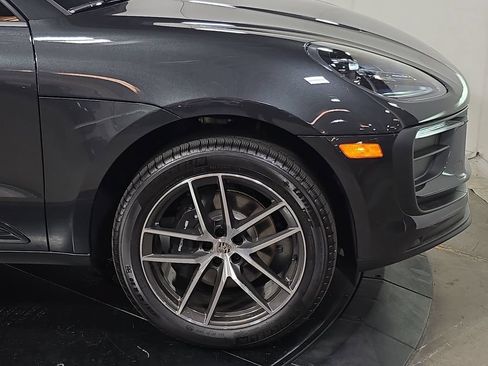 Certified 2025 Porsche Macan AWD/4WD image 11