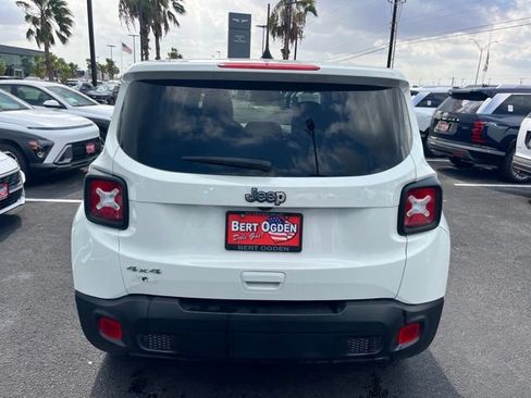 Used 2023 Jeep Renegade Latitude AWD/4WD image 5