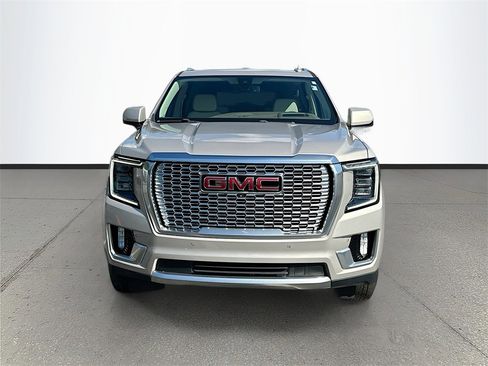 Used 2021 GMC Yukon Denali image 2