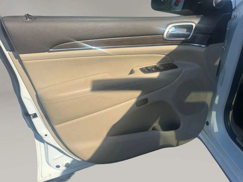 Used 2014 Jeep Grand Cherokee Overland w/ Advanced Technology Group image 11