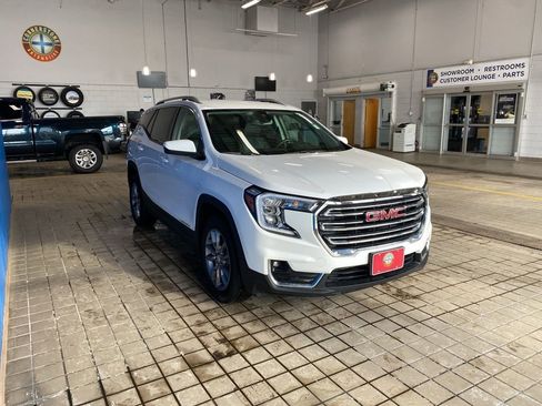 Used 2024 GMC Terrain SLT image 15