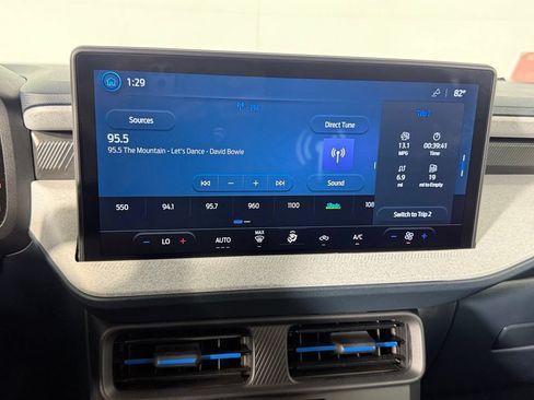 Used 2025 Ford Maverick XLT w/ Equipment Group 302A AWD/4WD image 17