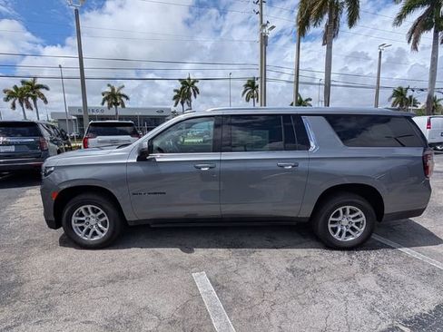 Used 2022 Chevrolet Suburban LT w/ Luxury Package image 4