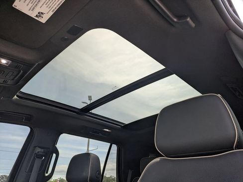 Used 2023 Chevrolet Tahoe Premier RWD image 18