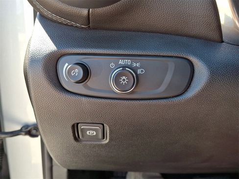 Used 2020 Chevrolet Blazer LT image 24