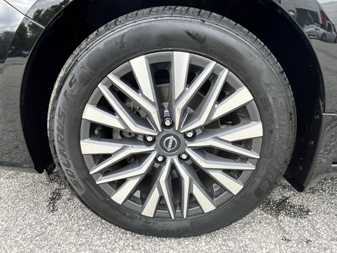 Used 2024 Nissan Altima 2.5 SV AWD/4WD image 12