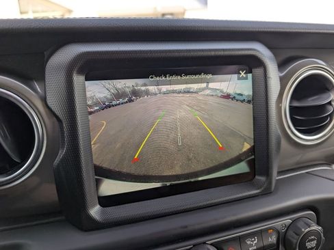 Used 2023 Jeep Wrangler Sahara image 28