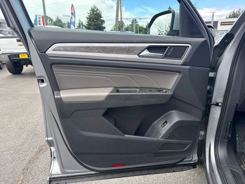 Used 2023 Volkswagen Atlas Cross Sport SE AWD/4WD image 24