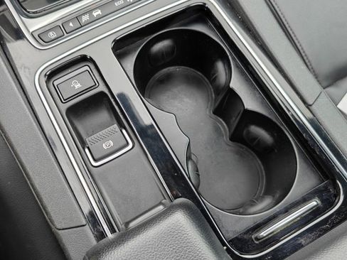 Used 2020 Jaguar F-PACE Premium image 37
