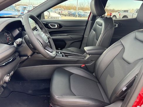 New 2026 Jeep Compass Latitude image 9