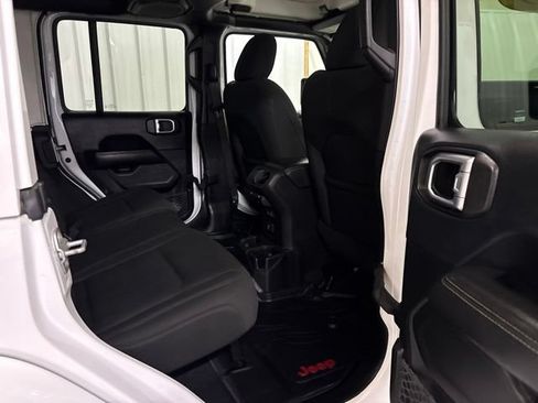 Used 2019 Jeep Wrangler Unlimited Sahara w/ Uconnect 4C Nav & Sound Group AWD/4WD image 25